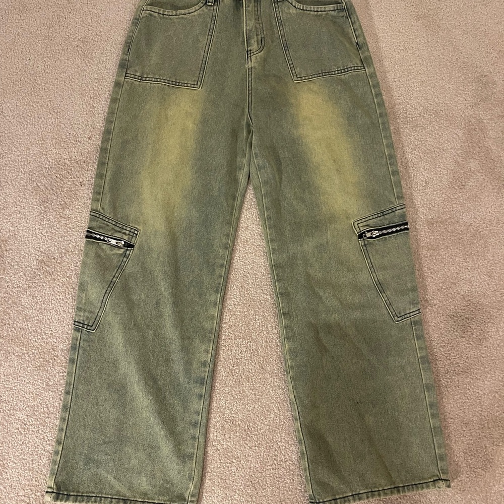 Green hue Cargo Pants with Zipper Pockets